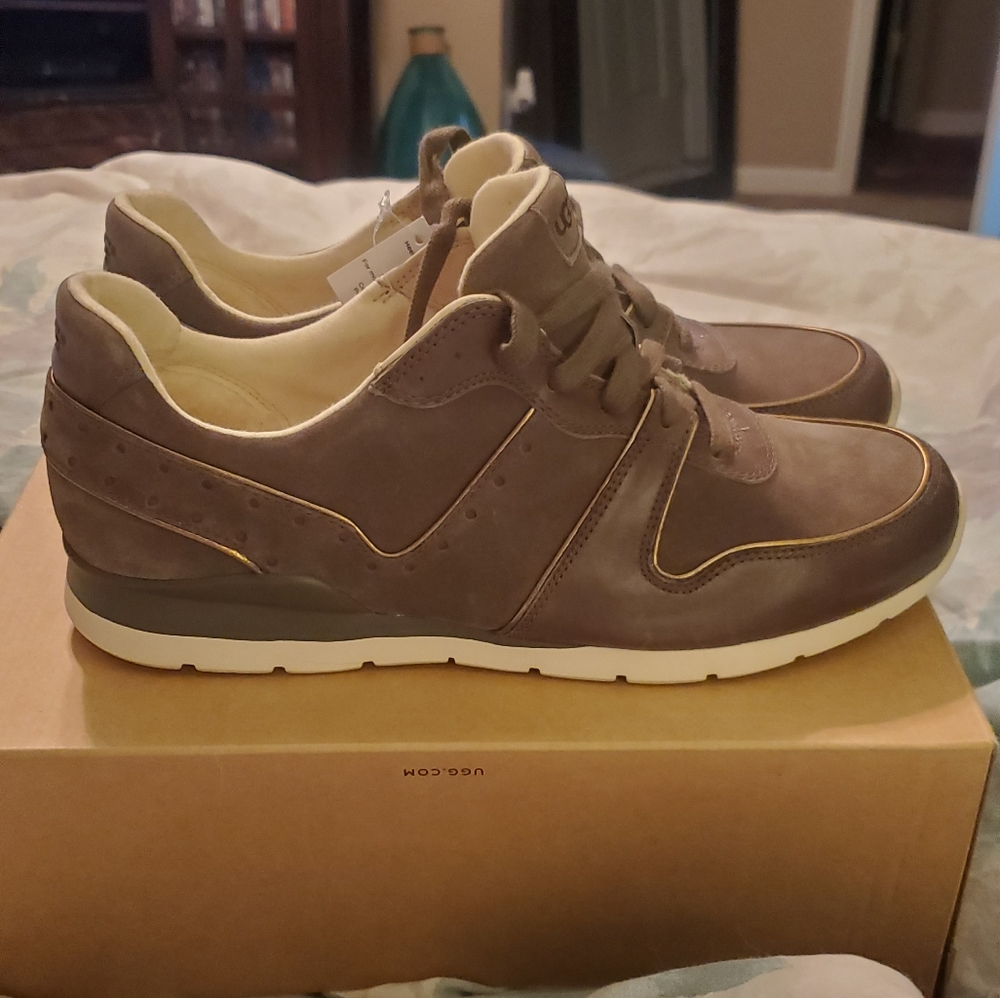 UGG Deaven Trainer Sneakers, Size 11